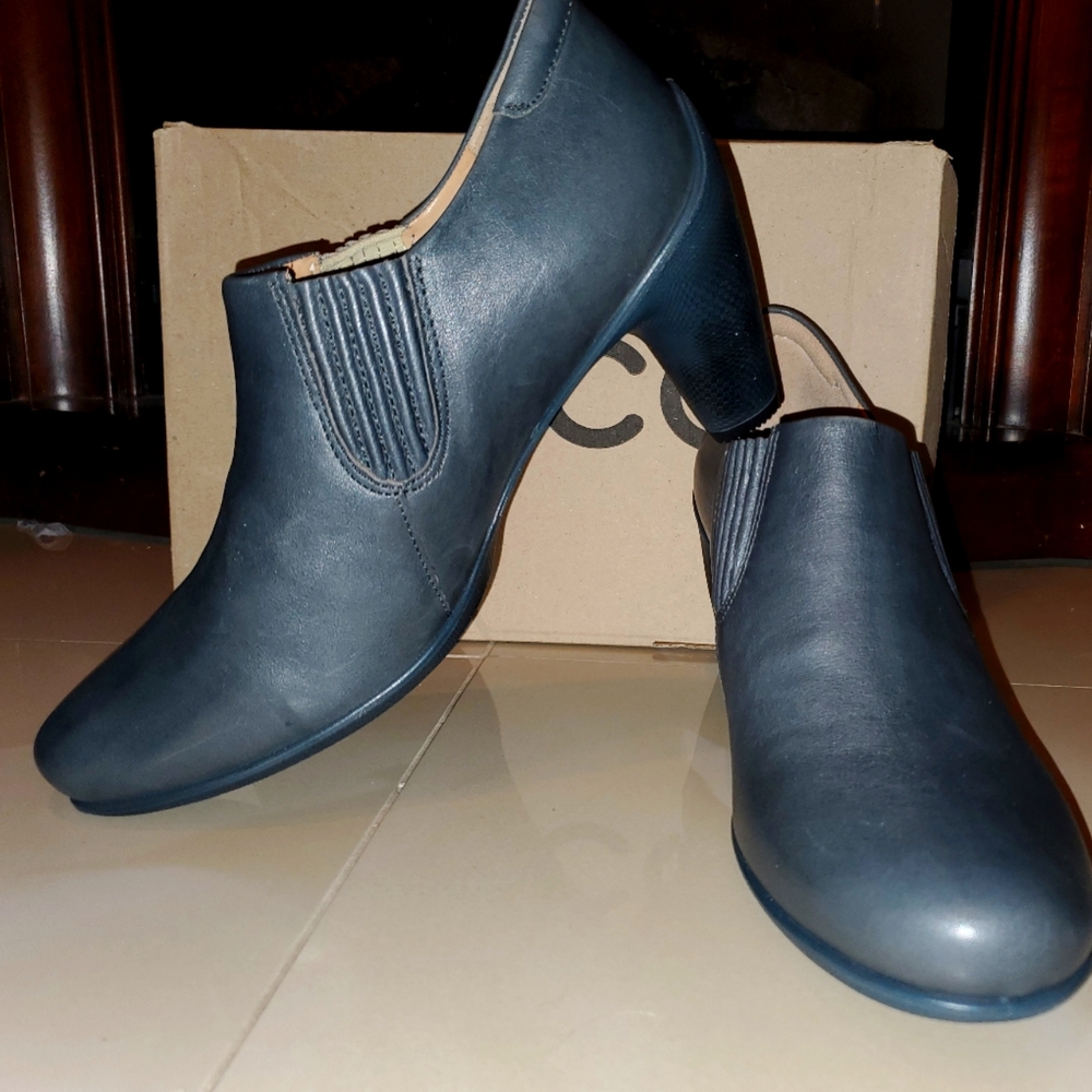 Ecco booties size 9-9.5